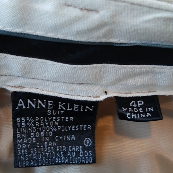 Anne Klein 2 Piece Tan Suit Jacket & Pants Size 4P - Picture 13 of 13